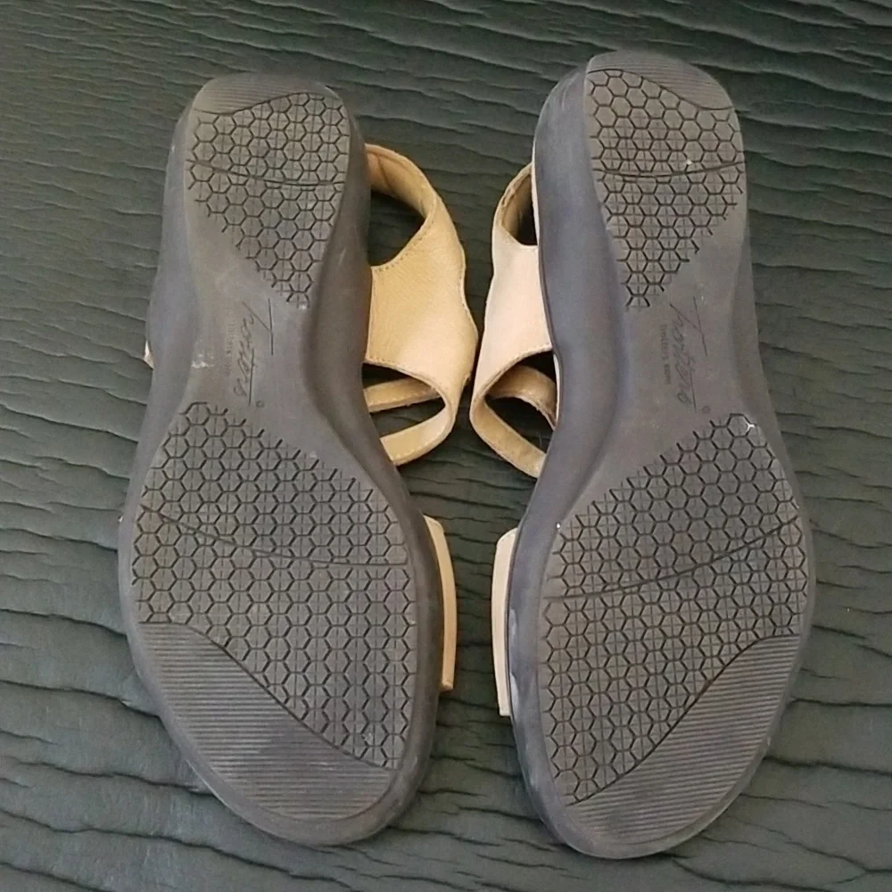 Trotters suede sandals - Picture 3 of 8